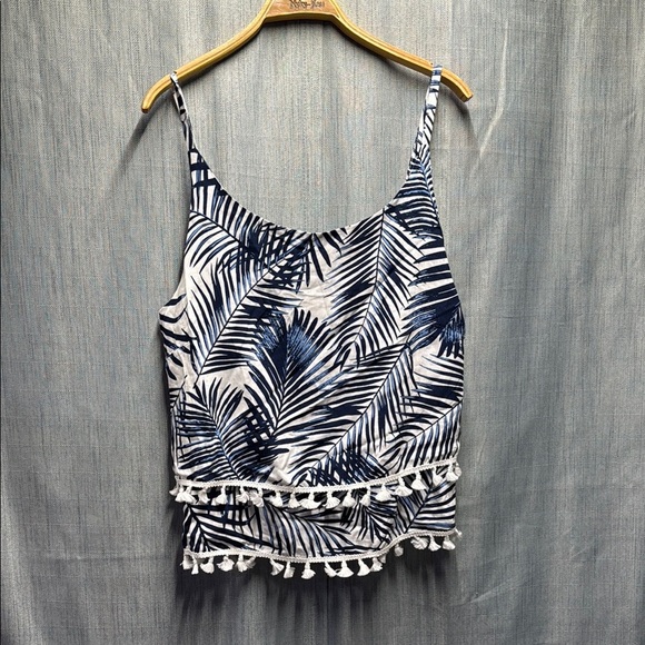 🚩 Molly Bracken Blue and White Sleeveless top size XL NWT - Picture 1 of 6
